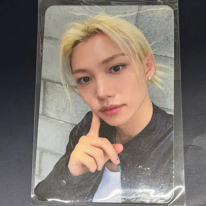 [BUNJANG] Stray Kids Felix This &amp; That Official Photocard (2nd Week) / 디스앤댓 필릭스 공방포카 양도 2주차 이용복 felix this &amp; that
