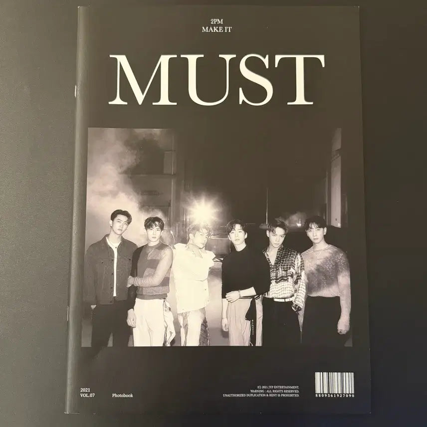 [BUNJANG] 2PM Junho MUST Making Book Photobook &amp; Star1 Magazine Bundle Set / 2pm 투피엠 해야해 must 메이킹북 포토북 + 이준호 star1 대왕 잡지 일괄 준호