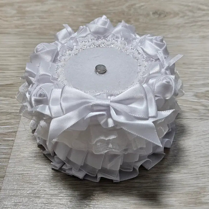 [BUNJANG] Ribbon Rosette 3D Cake Can Badge Stand - White / 리본 로제트 입체 케이크 캔뱃지 장식 커버 케이스 ㅡ 생크림