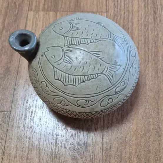 [BUNJANG] Buncheong Ware Fish Motif Jar / 분청사기 어문 자라병