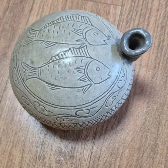 [BUNJANG] Buncheong Ware Fish Motif Jar / 분청사기 어문 자라병