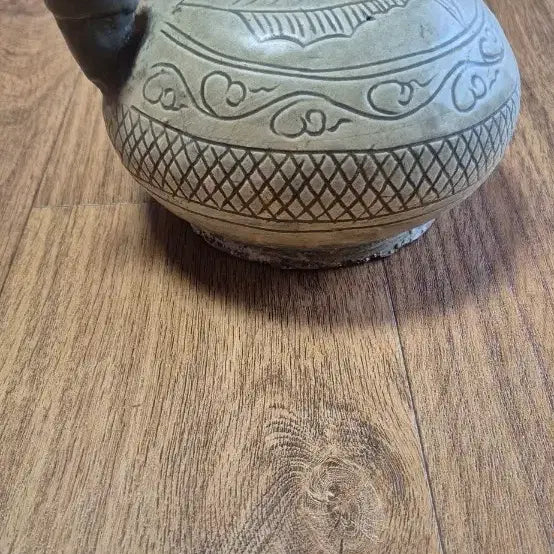 [BUNJANG] Buncheong Ware Fish Motif Jar / 분청사기 어문 자라병