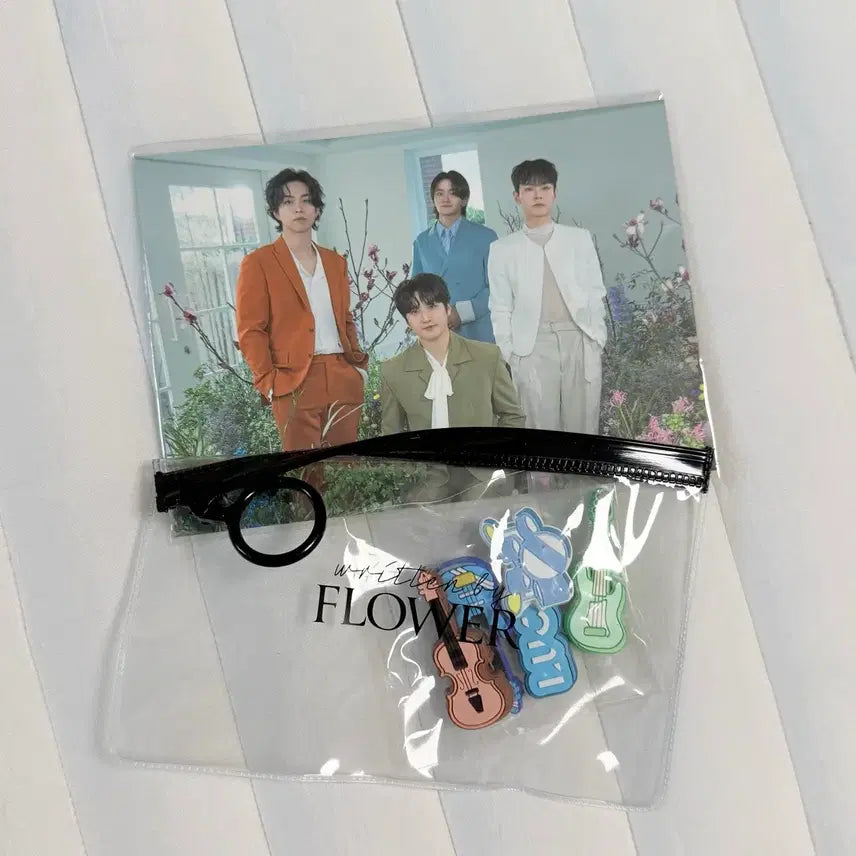 [BUNJANG] Lucy Flower Concert MD Jibbitz Set + Flower Concert Postcard / 루시 플콘 MD 지비츠 세트 + 플콘 엽서