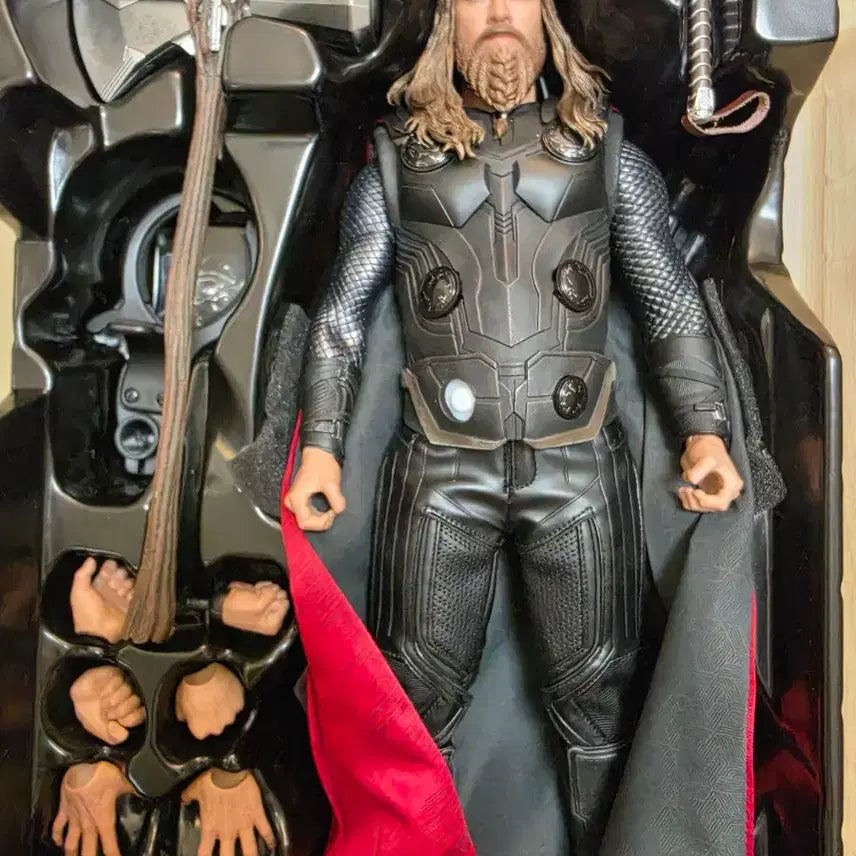 [BUNJANG] Hot Toys Endgame Thor (Damaged) / 핫토이 엔드게임 토르(하자)