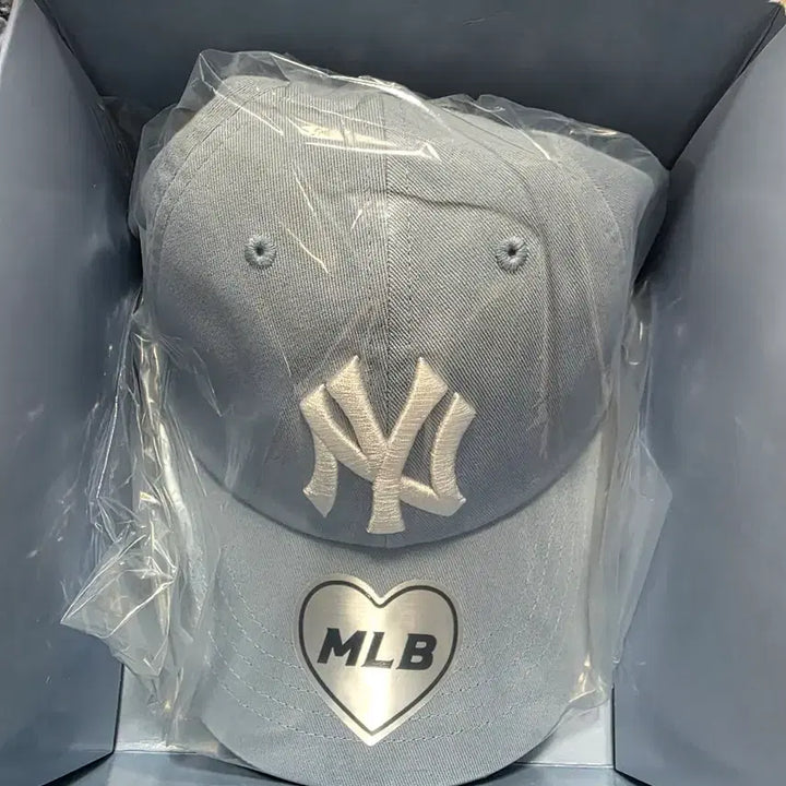 [BUNJANG] MLB Karina Edition Limited Edition Sky Blue Cap / MLB카리나 에디션 한정판 블루색 풀박판매해요
