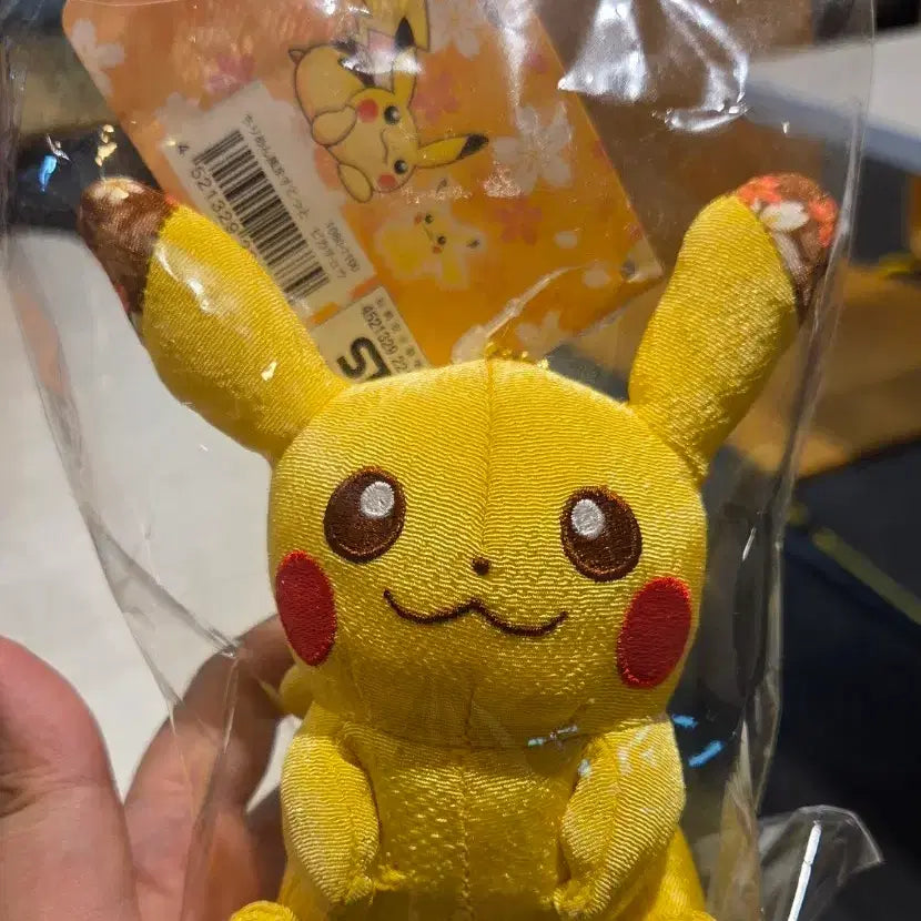 [BUNJANG] Pokemon Pikachu Plush Toy Silk Material / 포켓몬스터 주름비단 피카츄 인형