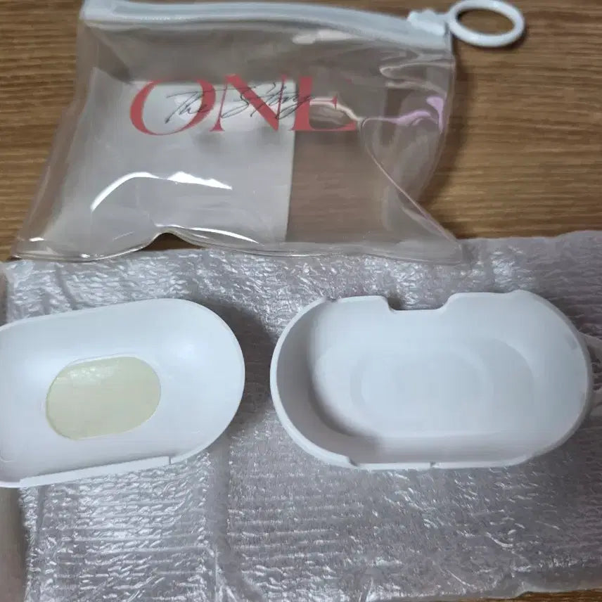 [BUNJANG] IZ*ONE Choi Yena Wonders Story Galaxy Buds Case / 아이즈원 최예나 원더스토리 갤럭시버즈 케이스