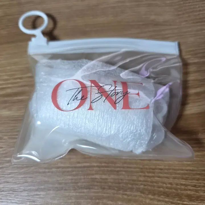 [BUNJANG] IZ*ONE Choi Yena Wonders Story Galaxy Buds Case / 아이즈원 최예나 원더스토리 갤럭시버즈 케이스