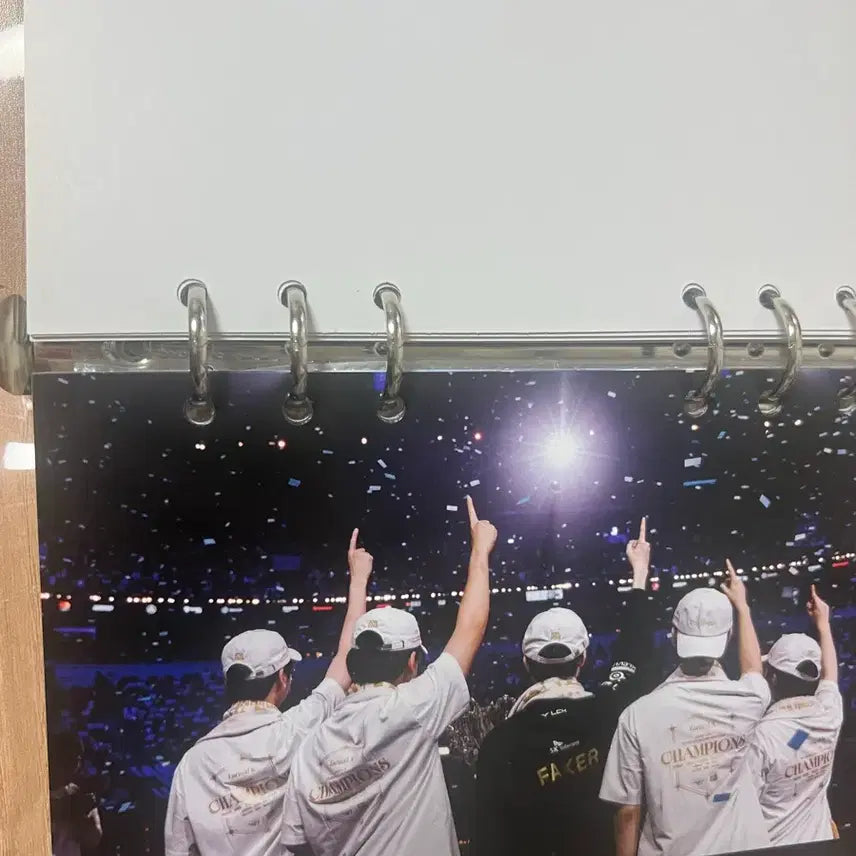 [BUNJANG] LCK Photo Exhibition Photobook Binder / LCK 사진전 굿즈 - 사진첩 바인더
