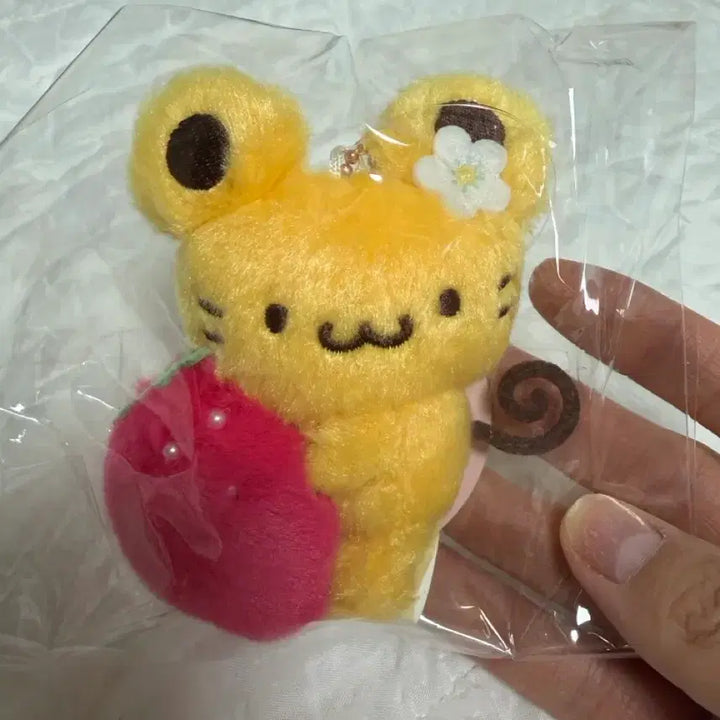 [BUNJANG] Sanrio Pompompurin Strawberry Muneugurumi Mascot Keychain / 산리오 폼폼푸린 스콘 딸기 무뉴구루미 마스코트 키링