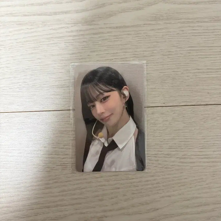 [BUNJANG] fromis_9 Lee Chaeyoung Short Skirt Photocard / 프로미스나인 짧은치마 이채영 포토카드