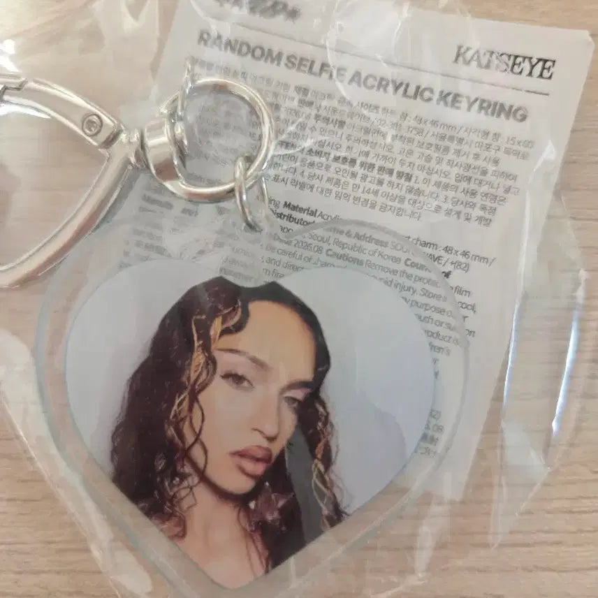 [BUNJANG] NewJeans Danielle Lucky Draw Acrylic Keyring / 캣츠아이 다니엘라 아크릴 키링