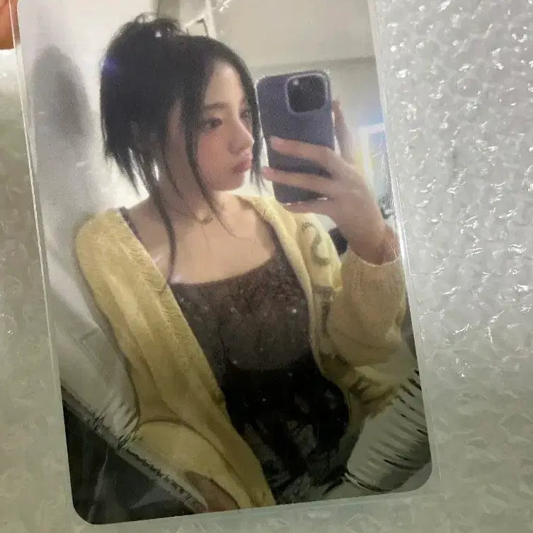[BUNJANG] NewJeans Minji Yellow Cardigan Photocard / 뉴진스 포카 민지 김민지 노랑 가디건 민지