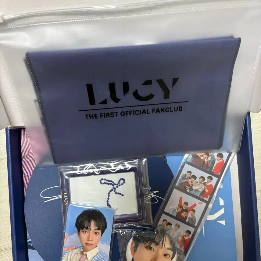 [BUNJANG] LUCY Walwal Lucky Draw Photocard Holder / 루시 왈왈이 팬클럽 키트(슬로건 포함)