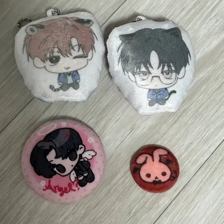 [BUNJANG] Gwaedam Chulgeun Yoewon Kimsoreum Cushion Badge Bundle Set / 괴담출근 괴출 최요원 김솔음 쿠션 뱃지 일괄