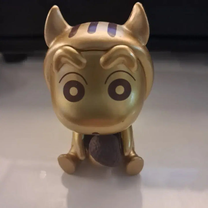 [BUNJANG] Crayon Shin-chan Gold Figure / 크레용신짱 금색 피규어