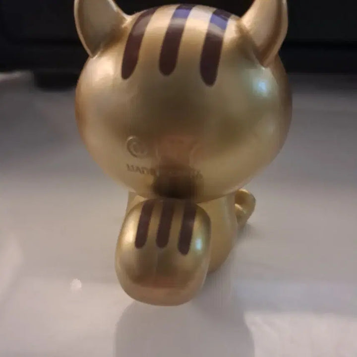 [BUNJANG] Crayon Shin-chan Gold Figure / 크레용신짱 금색 피규어