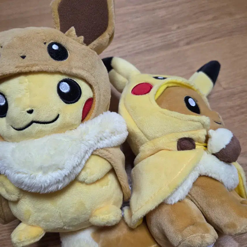 [BUNJANG] Pokemon Eevee &amp; Pikachu Poncho Plush Bundle Set / 일괄 팬오브피카츄 이브이 피카츄 판쵸 인형 이브이 판쵸 인형