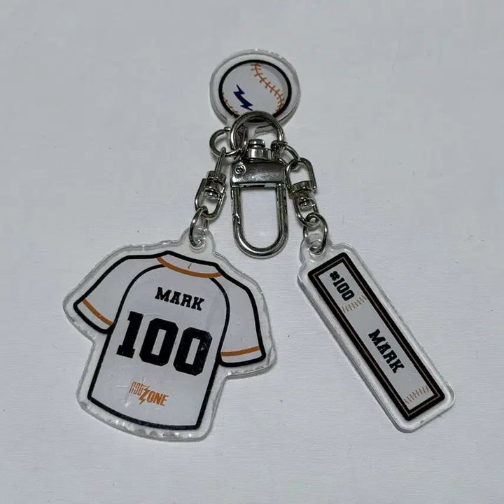 [BUNJANG] NCT Nation Seoul Pop-up MD Baseball Acrylic Keyring &amp; Mark Photocard Set / 엔시티존 성수 팝업 엠디 베이스볼 아크릴 키링 마크 포토 카드 세트