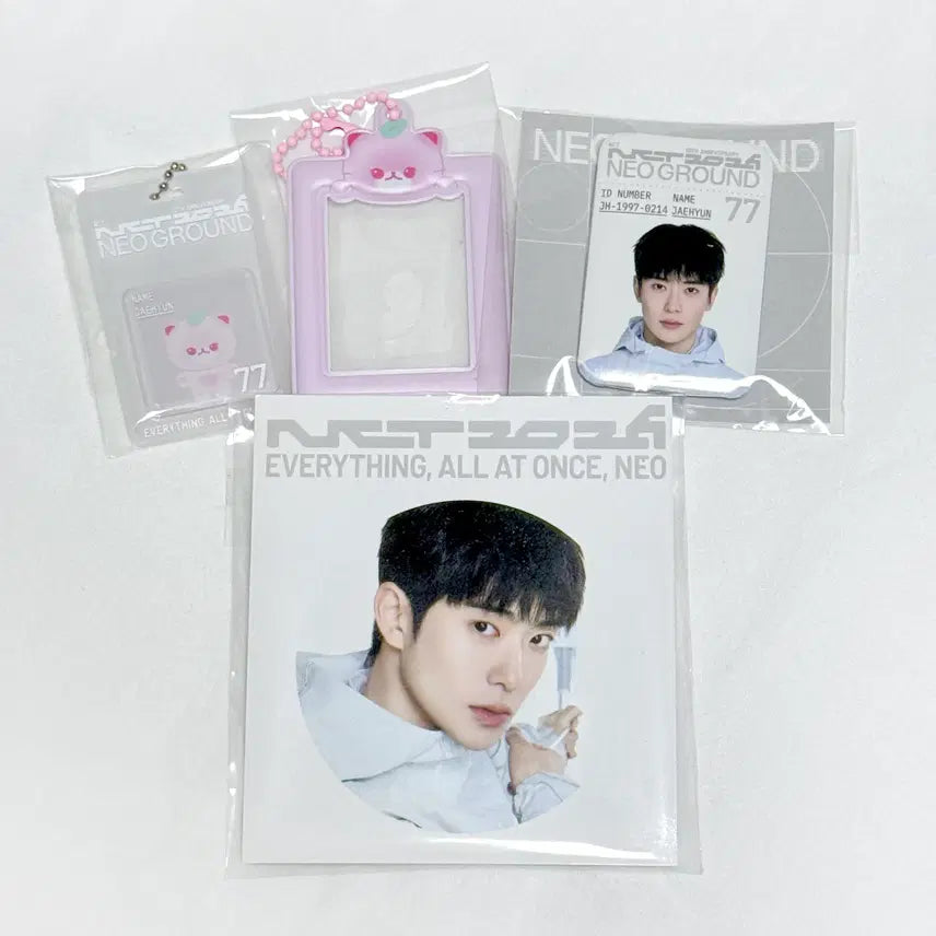 [BUNJANG] NCT Neo City: Japan Random Gacha &amp; Open Badge Reproduction Set / 엔시티 네오그라운드 랜덤 가챠 및 오픈 뱃지 재현 세트
