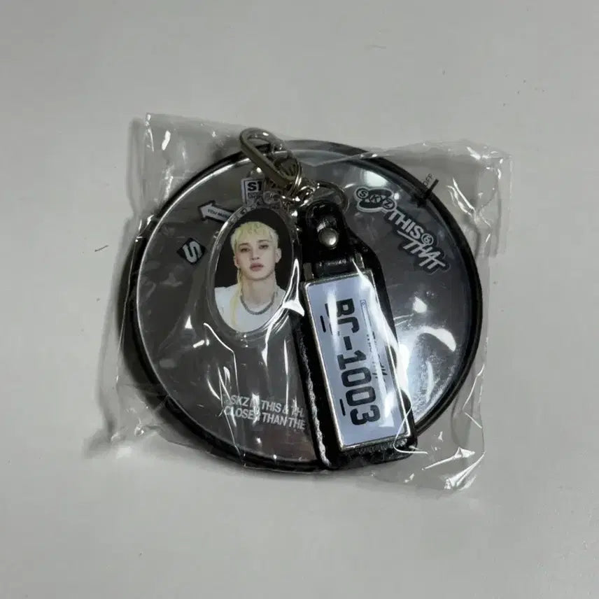 [BUNJANG] Stray Kids DISPATCH Stray Kids Truck Album Keyring &amp; Mirror Bang Chan / 스트레이키즈 디스앤댓 트럭앨범 키링&amp;거울 방찬