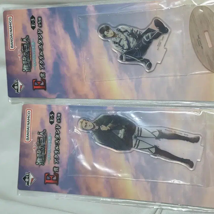 [BUNJANG] Attack on Titan Ichiban Kuji Acrylic Stands Set (4 types) / [미개봉] 진격의 거인 진격거 e상 아크릴 4종 일괄 리바이 엘빈 한지 에렌