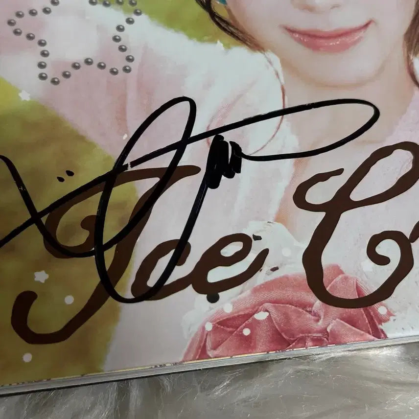 [BUNJANG] ITZY YUNA Autographed Album / ITZY 유나(YUNA) 친필 싸인 앨범