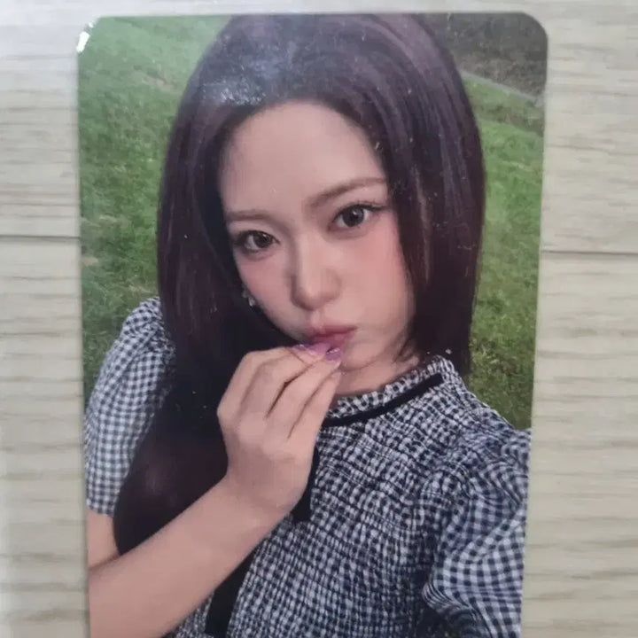 [BUNJANG] LeSserafim Lip Bomb Bloom Sejeong Photocard / 리센느 lip bomb 립밤 블룸 제나 공방포카