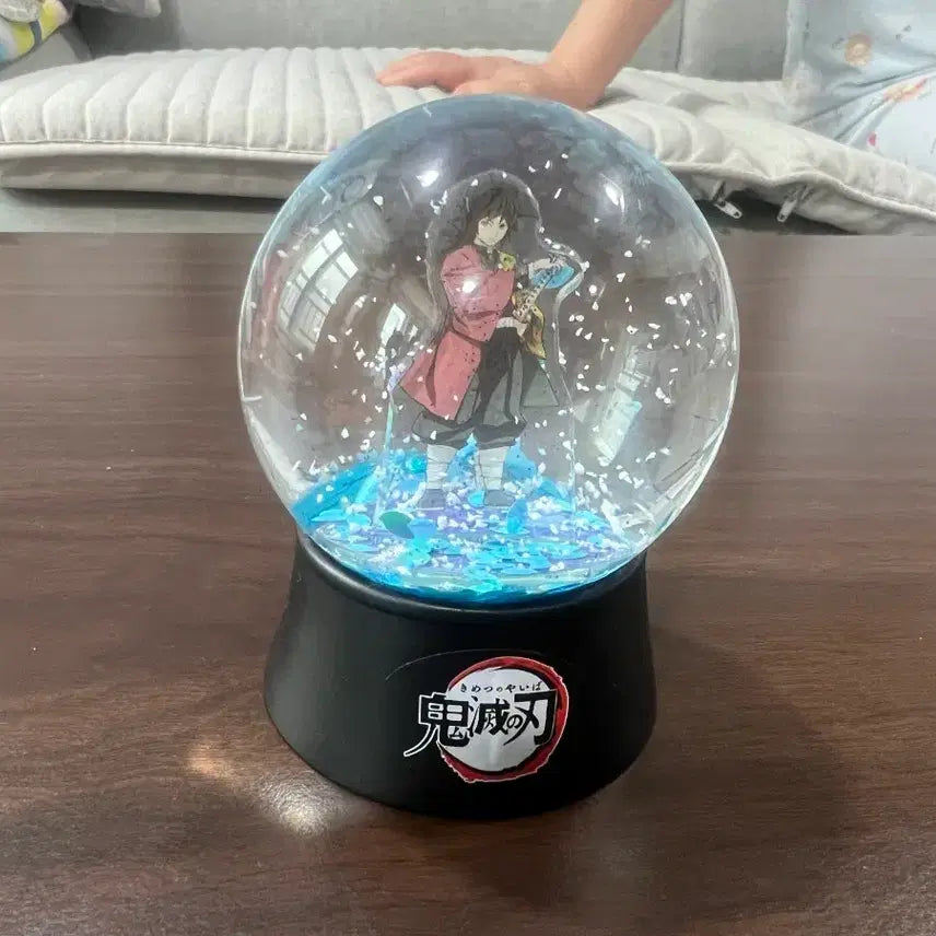 [BUNJANG] Demon Slayer Giyu Tomioka Glitter Snow Globe / 귀멸의칼날 기유  굿즈 스노우볼