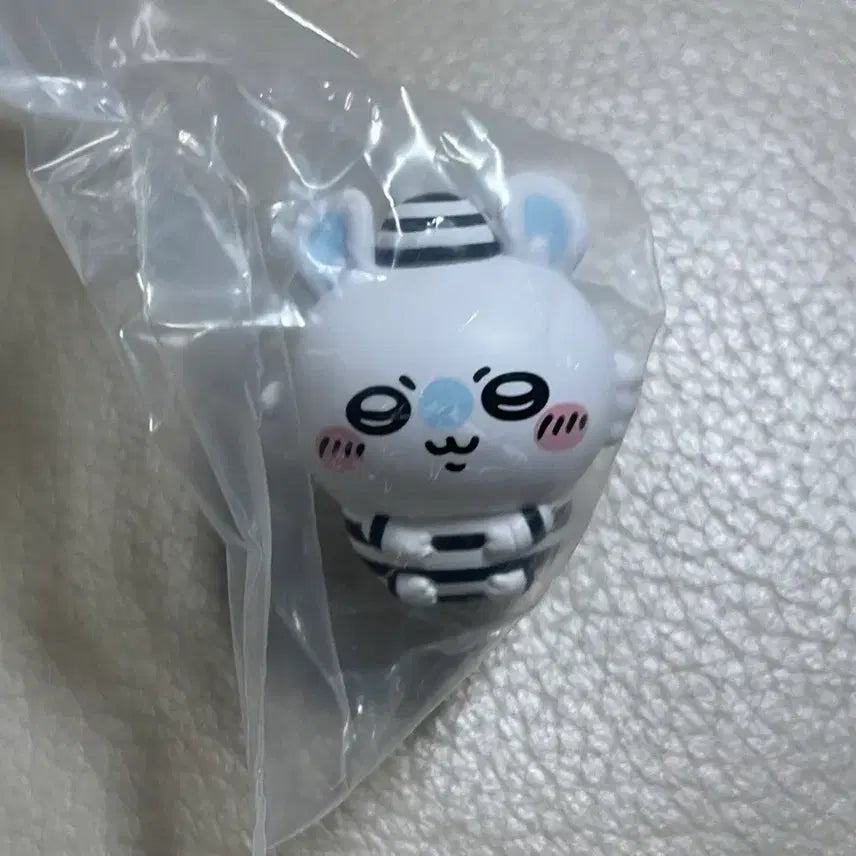 [BUNJANG] Chiikawa Prison Figure Collection Momonga Figure (Sealed) / 치이카와 프리즌 피규어 컬렉션 감옥 모몽가 미개봉 새제품