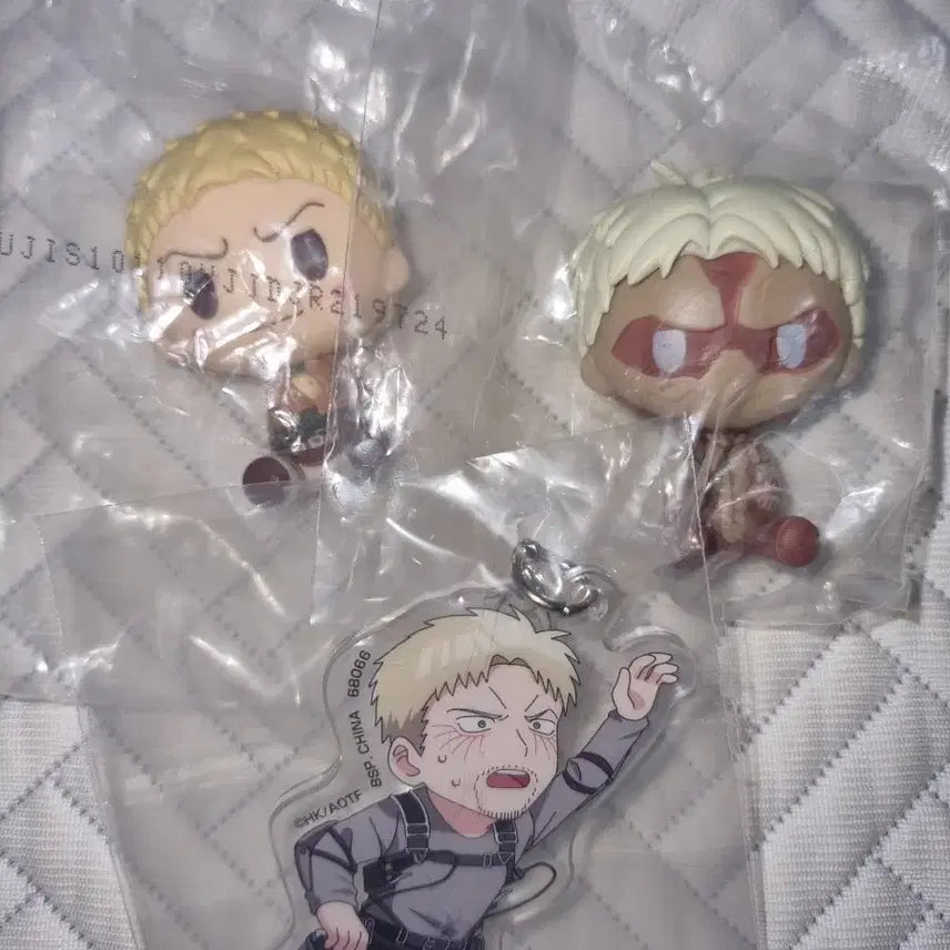 [BUNJANG] Attack on Titan Armored Titan Chokonoko Figure &amp; Acrylic Keyring Set / 진격의거인 굿즈 갑옷거인 초코노코 세트