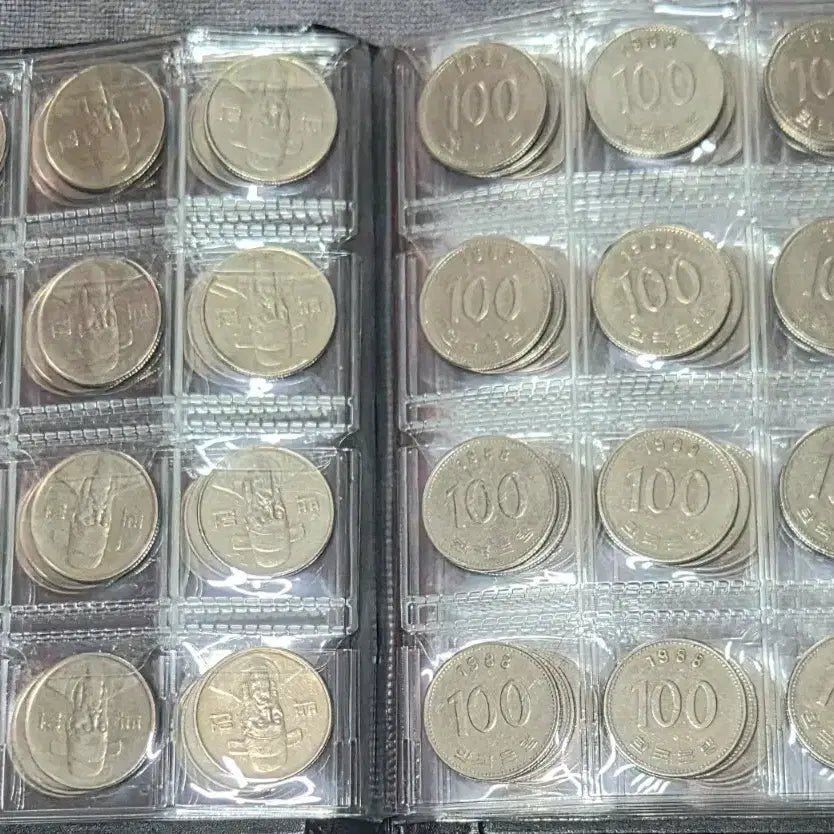 [BUNJANG] 1988 Coin Album with 120 Coins / 1988년 100원 120개 동전앨범(깨끗함)