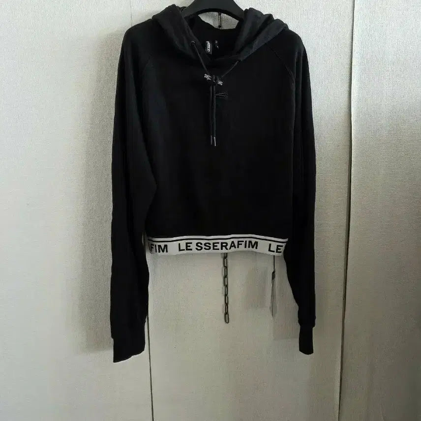 [BUNJANG] LE SSERAFIM Cropped Hoodie Black / 르세라핌 크롭 후드티 블랙 새제품10000