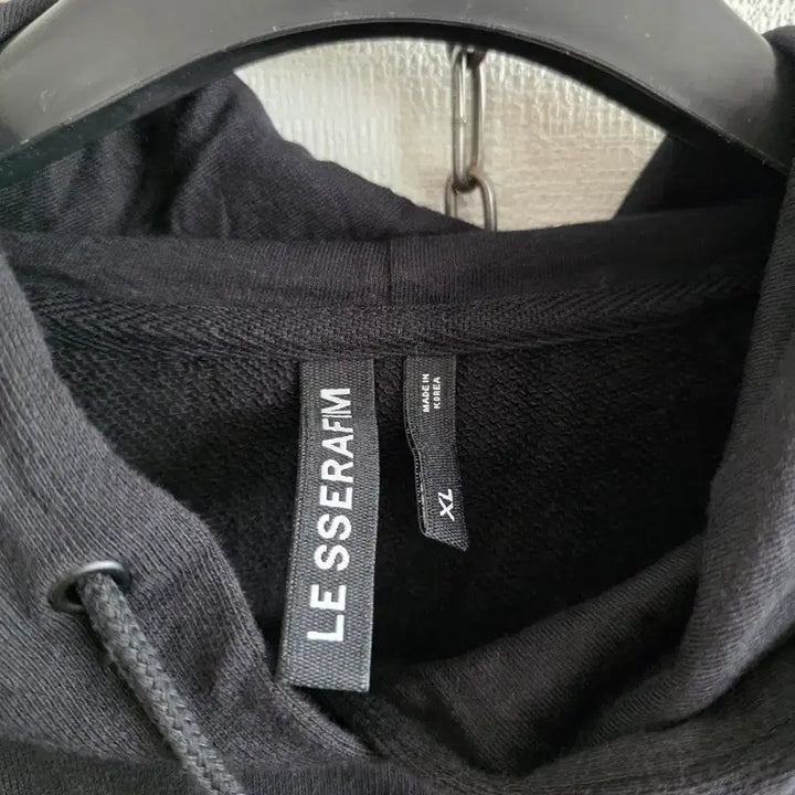[BUNJANG] LE SSERAFIM Cropped Hoodie Black / 르세라핌 크롭 후드티 블랙 새제품10000