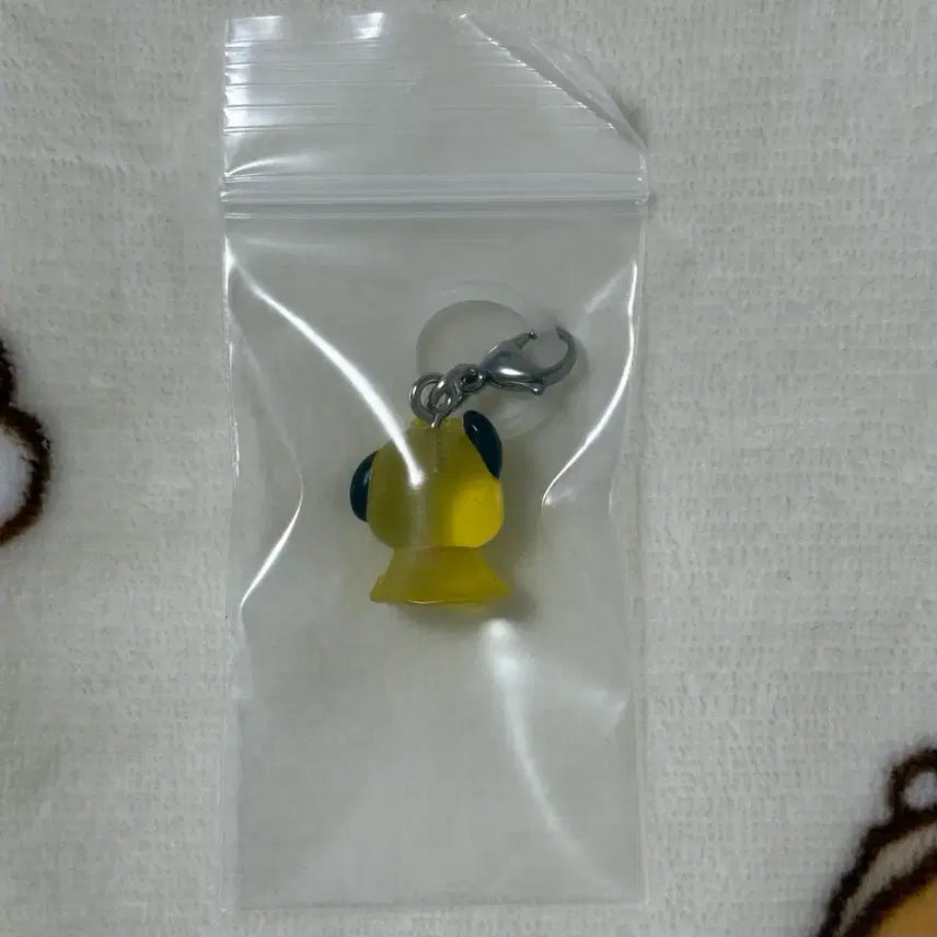 [BUNJANG] Sanrio Pochacco Raincoat Keychain Gacha Figure / 산리오 포차코 우비 메지루시 가챠