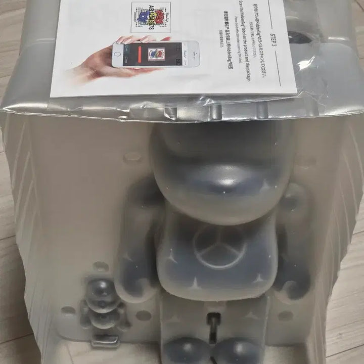 [BUNJANG] Mercedes-Benz x Bearbrick 400% &amp; 100% Limited Edition Set / 메르세데스 벤츠 베어브릭 400&amp;100 세트
