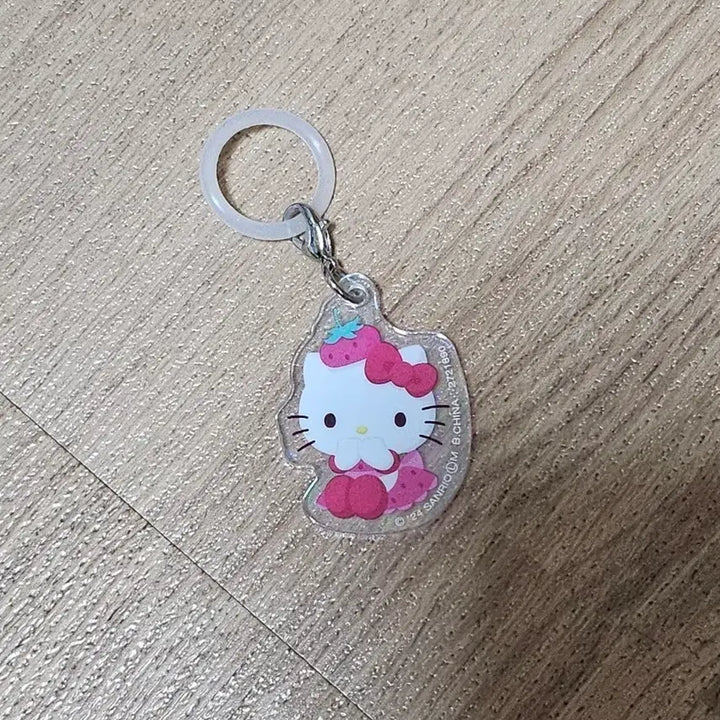 [BUNJANG] Sanrio Hello Kitty Strawberry Acrylic Keyring Charm / 산리오 헬로키티 딸기 아크릴 키링 메지루시 가챠