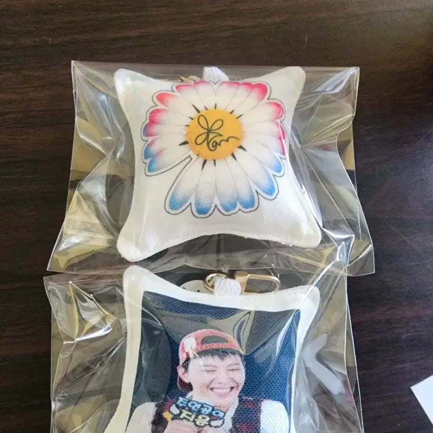 [BUNJANG] G-Dragon Pop-up Photocard Set (8 Types) + Bonus Goods / 지드래곤 팝업 포카 8종+비공굿즈