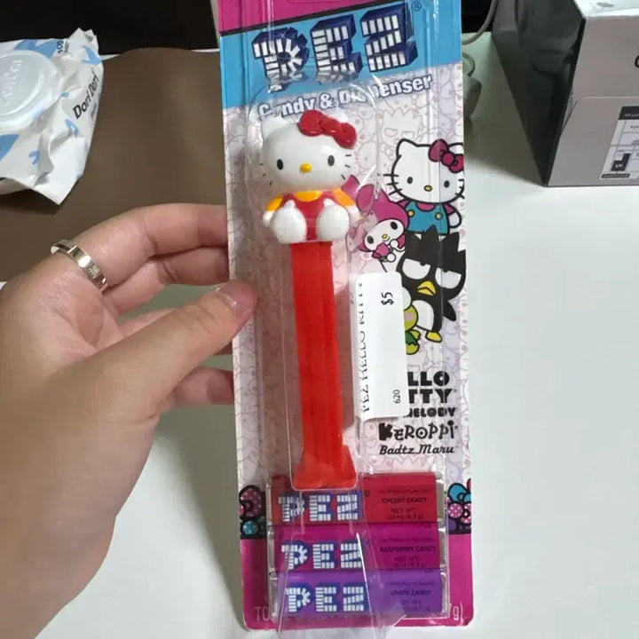 [BUNJANG] Hello Kitty Gum and Dispenser Set (Sealed) / 헬로키티 껌+디스펜서 새상품 미개봉 판매중