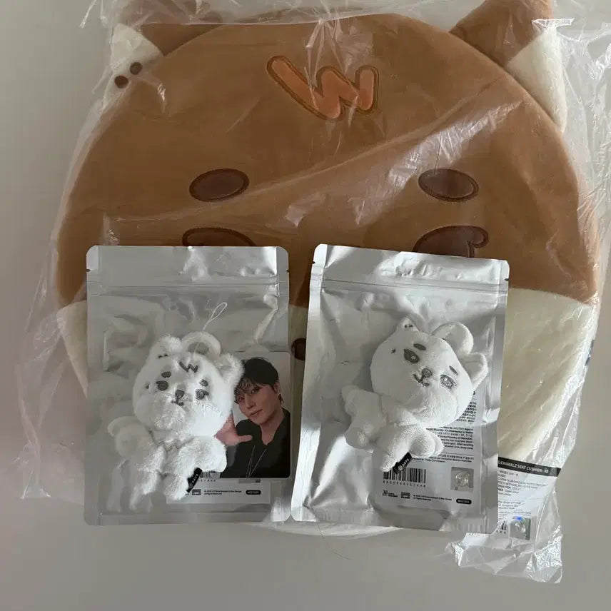 [BUNJANG] Young K Youngest Keyring Angel Ppurimeul Demeul Cushion / 영케이 영기스트 키링 천사 쁘멀 데멀 + 방석 새상품