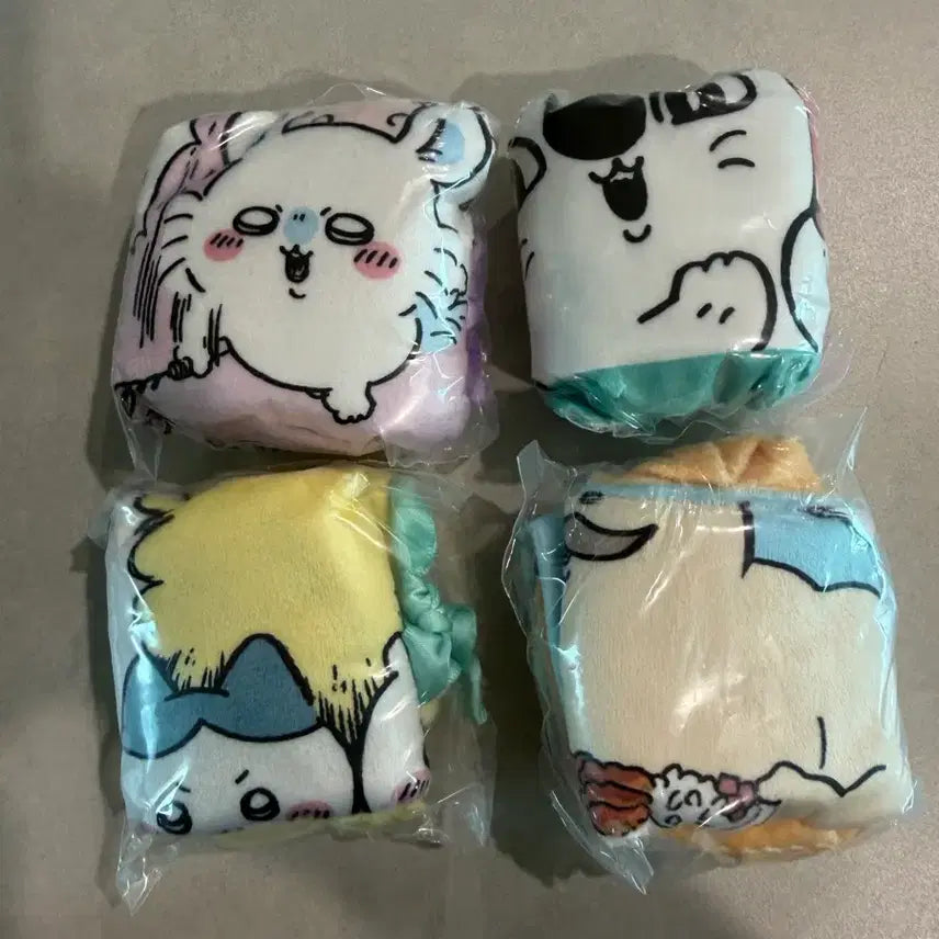 [BUNJANG] Chiikawa Mermaid Island Pouch Gacha Set of 4 / 치이카와 인어섬 파우치 가챠 4종 일괄
