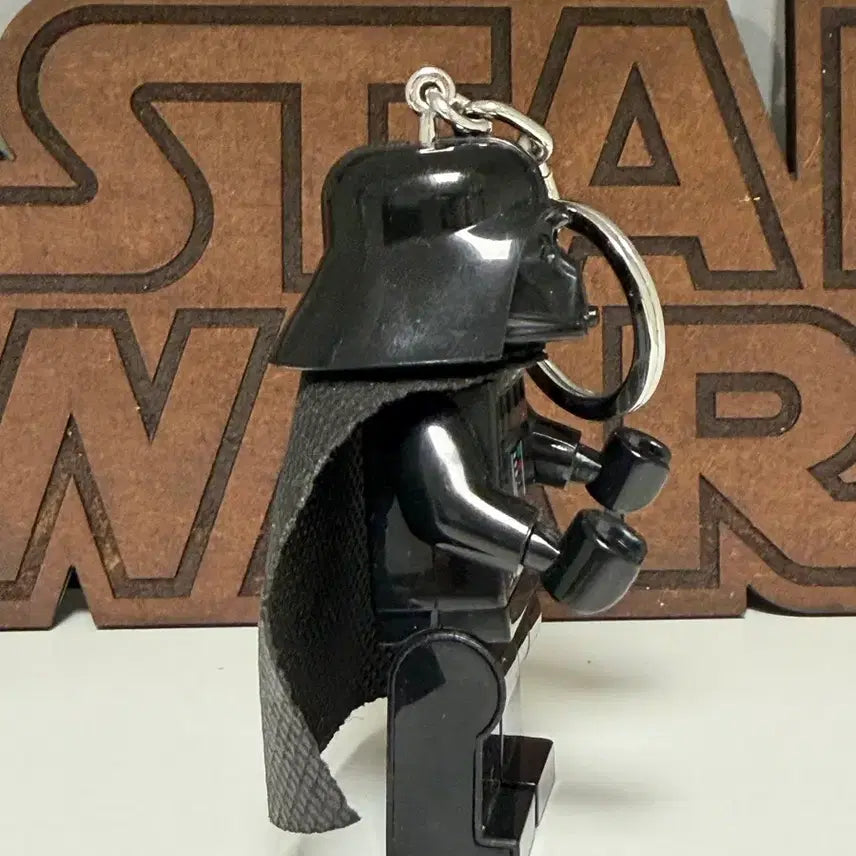 [BUNJANG] LEGO Star Wars Darth Vader Keychain with Light Function / 레고 스타워즈 다스베이더 키링 (라이트 기능)