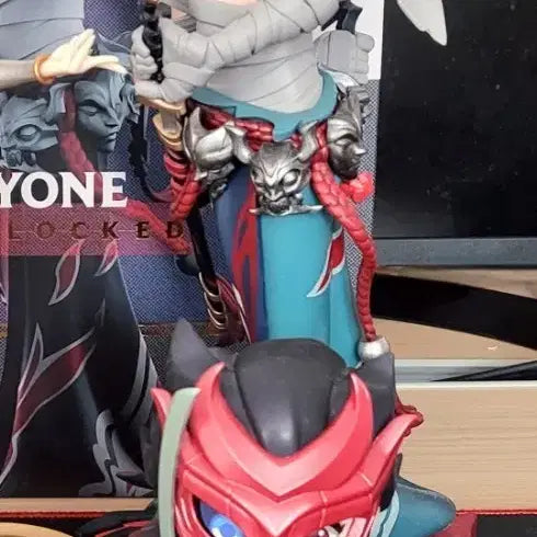 [BUNJANG] League of Legends Yone Statue + Mini Figure Set / 롤 리그오브레전드 요네 스태츄 + 미니 피규어