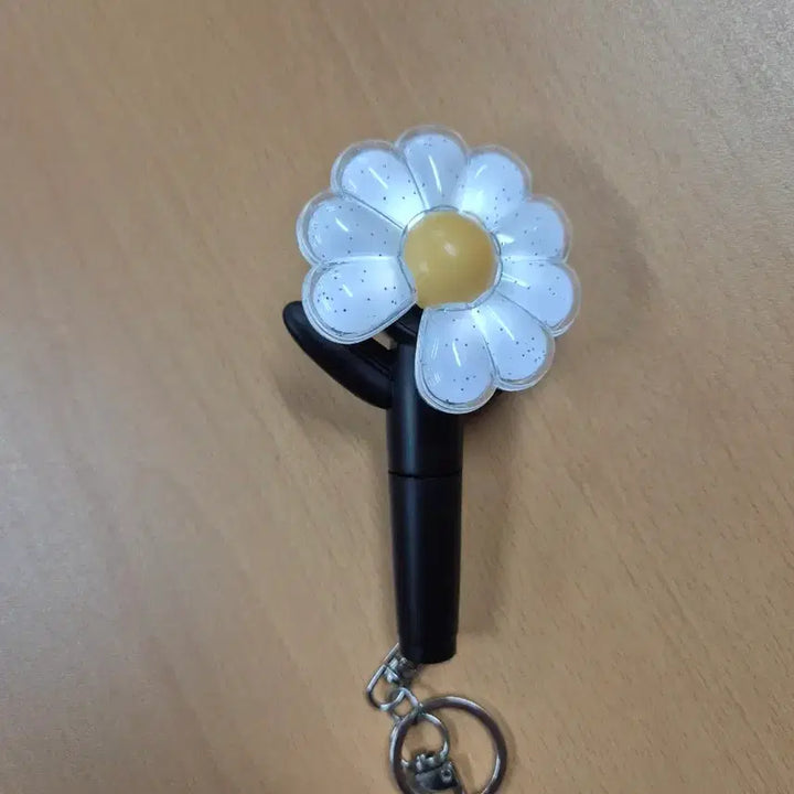 [BUNJANG] G-Dragon Wuer Mensch Official Mini Light Keyring / (무료배송)지드래곤 위버멘쉬 오피셜 미니 라이트 키링