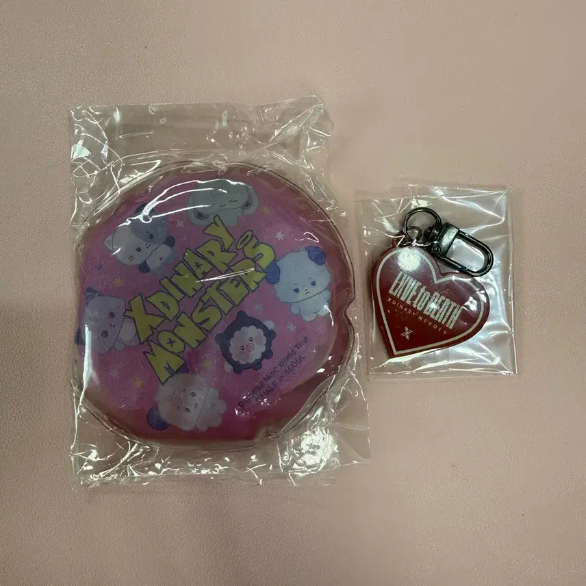 [BUNJANG] Xdinary Heroes View-Con Hand Warmer + Keyring Bundle Set / 엑스디너리히어로즈 엑디즈 뷰마콘 입장기프트 손난로 + 키링