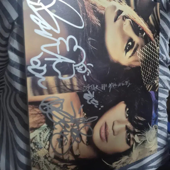 [BUNJANG] SISTAR 2nd Album GIVE IT TO ME Autographed Version / 씨스타2집 GIVE IT TO ME 앨범 사인반