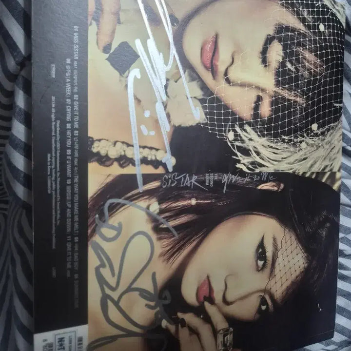 [BUNJANG] SISTAR 2nd Album GIVE IT TO ME Autographed Version / 씨스타2집 GIVE IT TO ME 앨범 사인반