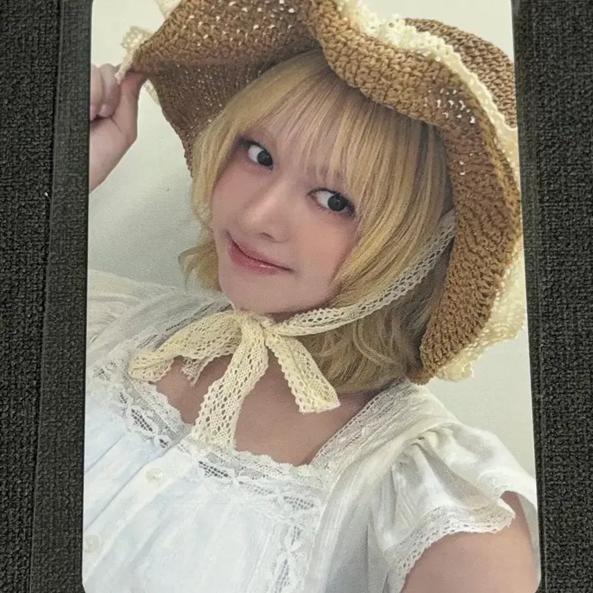 [BUNJANG] NMIXX Lily Straw Hat Makestar POB Photocard / 엔믹스 릴리 밀짚모자 메이크스타 미공포 포토카드