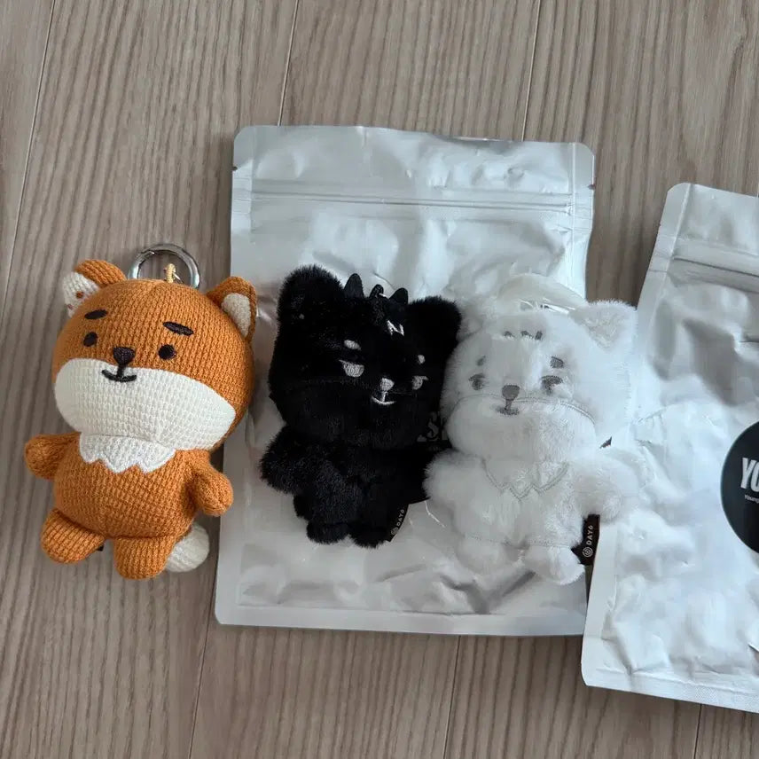 [BUNJANG] DAY6 Young K Angel Devil Knit Keychain / 데이식스 영케이 영기스트 키링 천사 악마 니트케