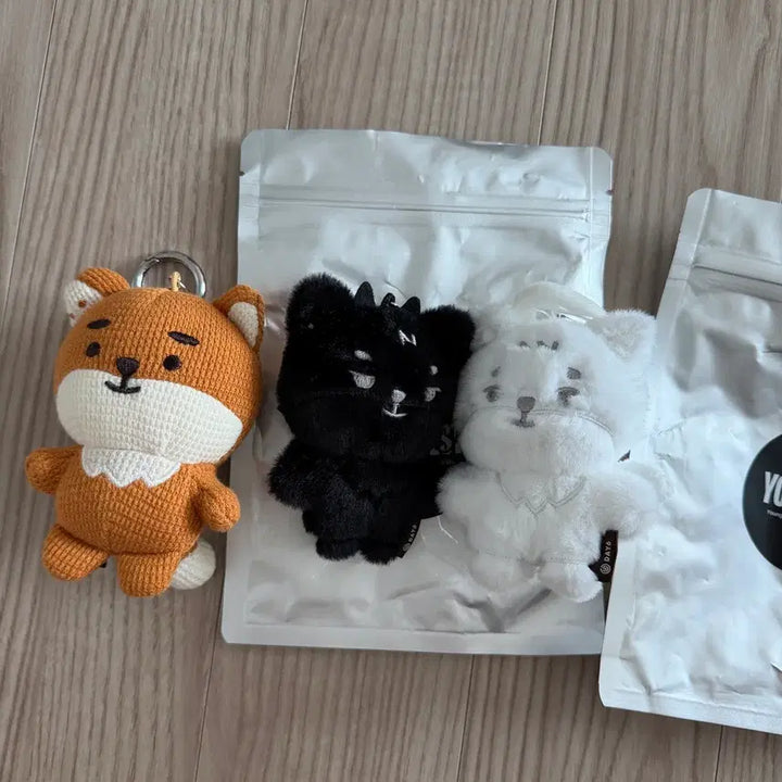 [BUNJANG] DAY6 Young K Angel Devil Knit Keychain / 데이식스 영케이 영기스트 키링 천사 악마 니트케